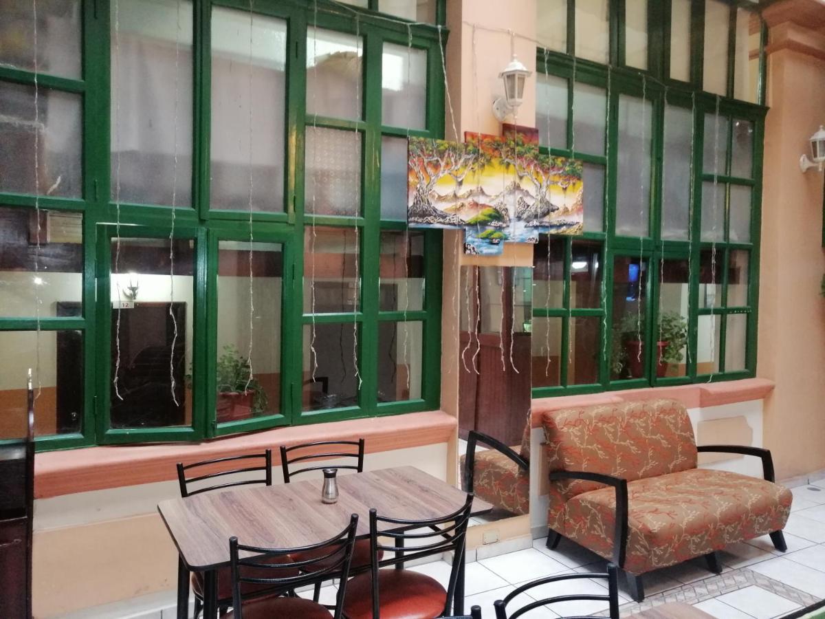 Hostal Victoria Quito Exterior foto