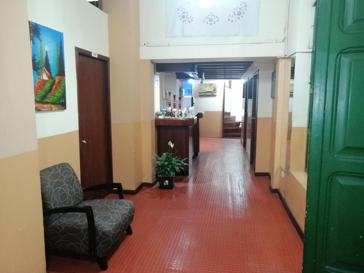Hostal Victoria Quito Exterior foto